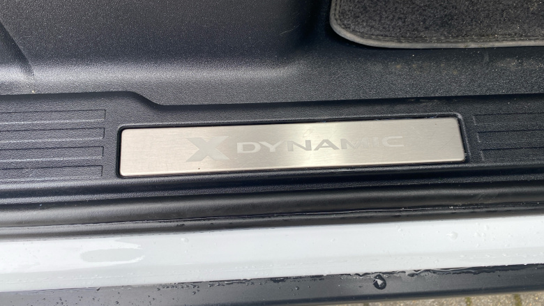 Land Rover Defender 3.0 D250 X-Dynamic SE 90 3dr Auto Diesel Estate